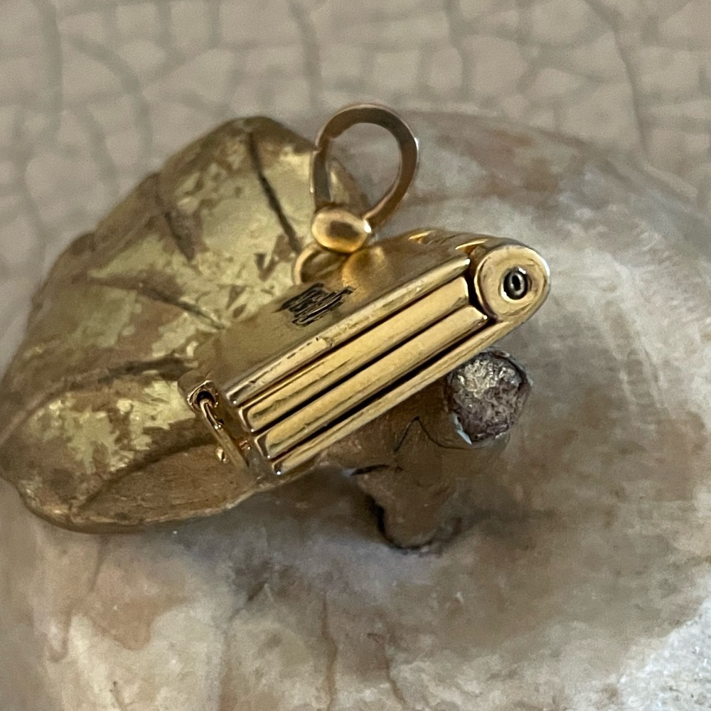 L00k B00k ChArM. RaRe, DIFfIcUlT T0 FiNd!🧡♥️💚 - Picture 9 of 11